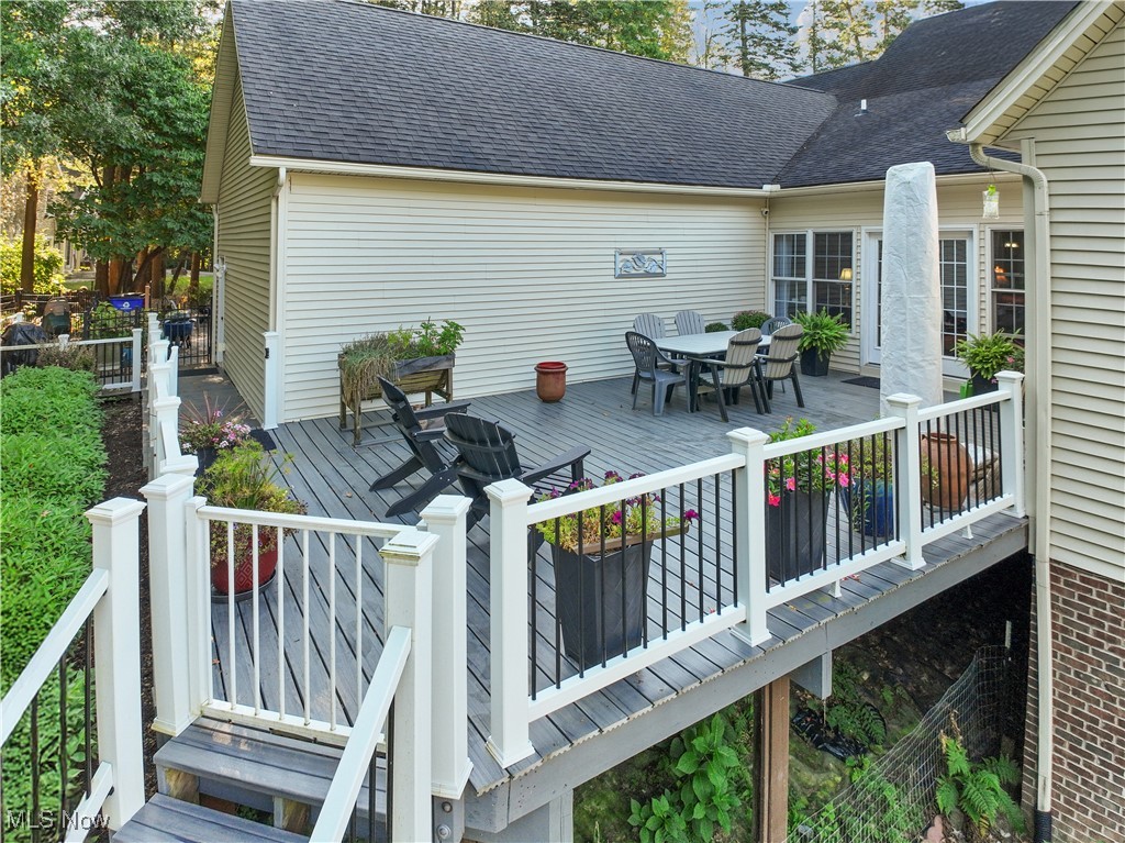 2011 E Swan Lake Circle