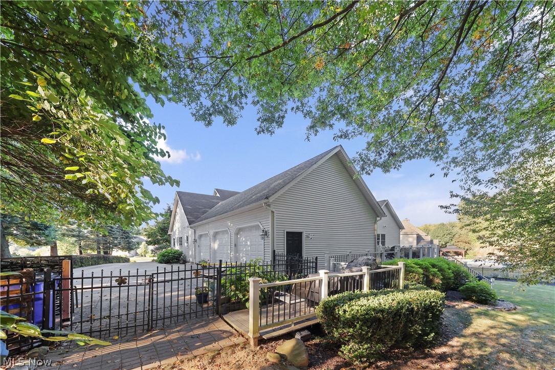 2011 E Swan Lake Circle