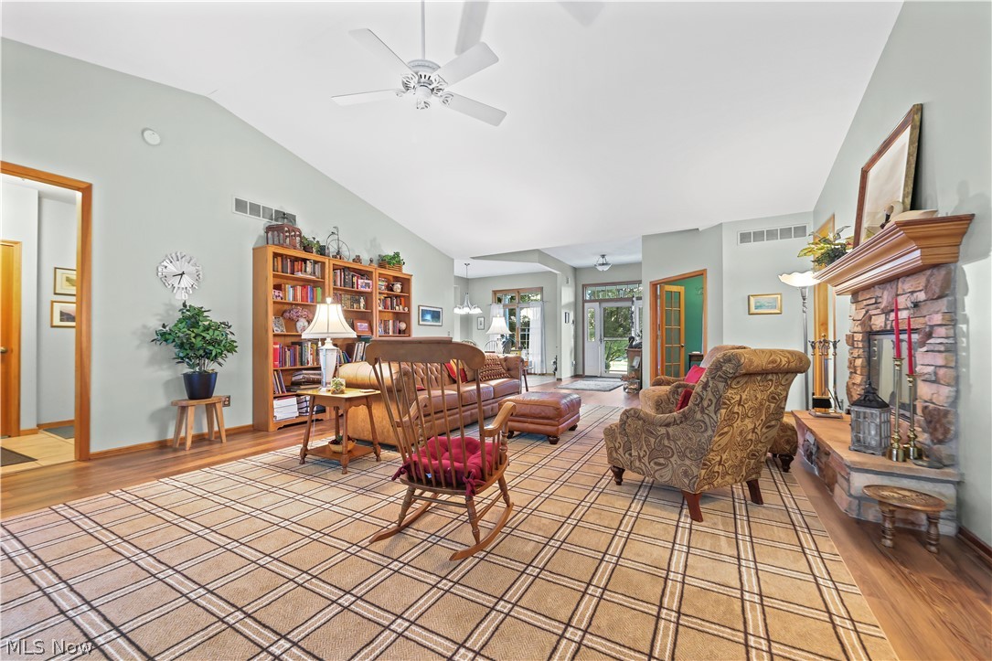 2011 E Swan Lake Circle