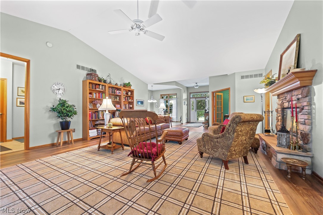 2011 E Swan Lake Circle