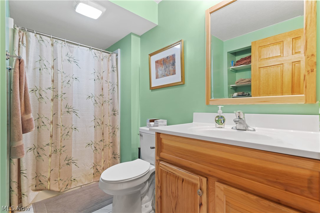 2011 E Swan Lake Circle