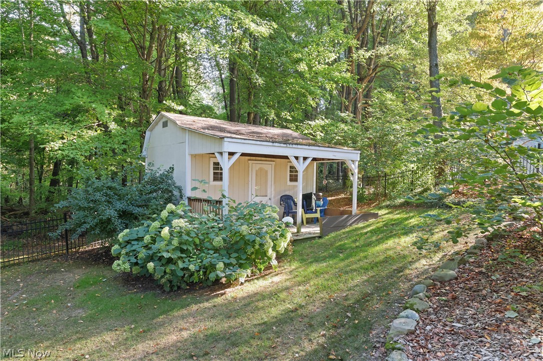 2011 E Swan Lake Circle