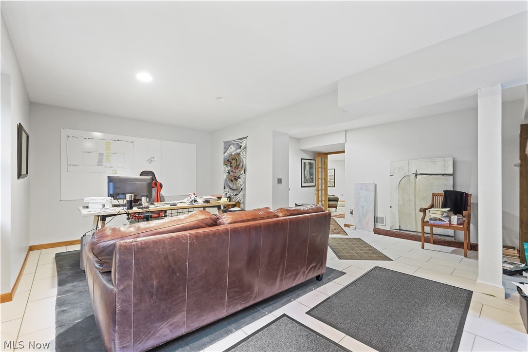 2011 E Swan Lake Circle