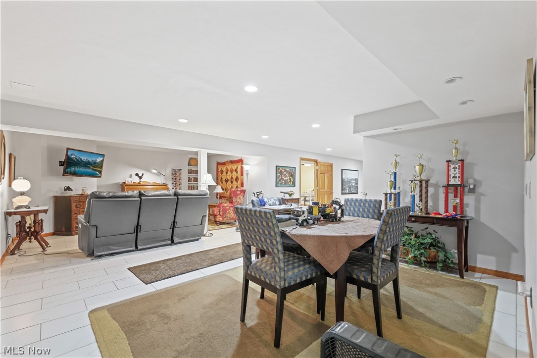 2011 E Swan Lake Circle