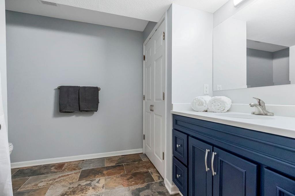 2206 Gennessee Court