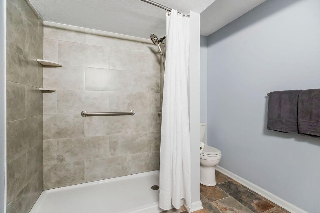 2206 Gennessee Court