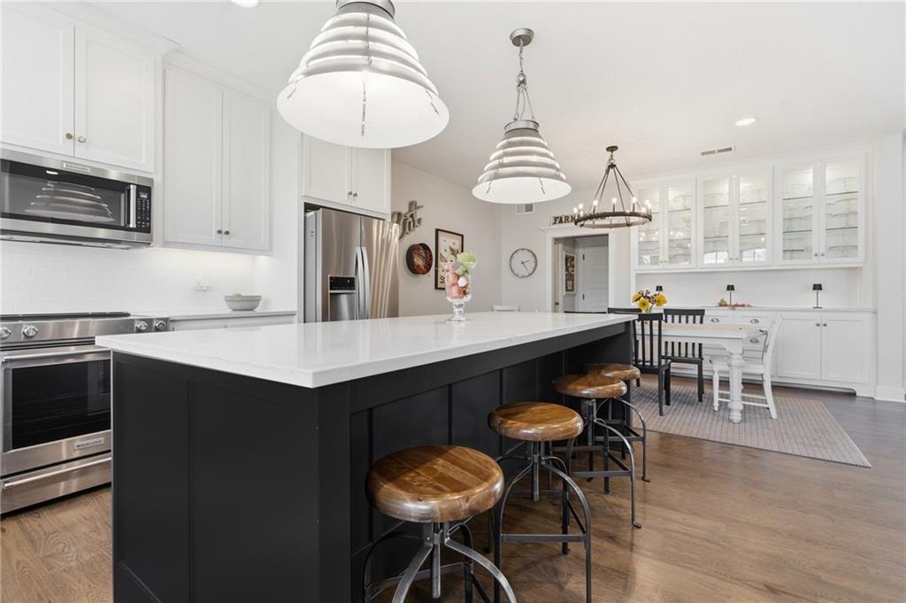 1210 Signal Lake Court