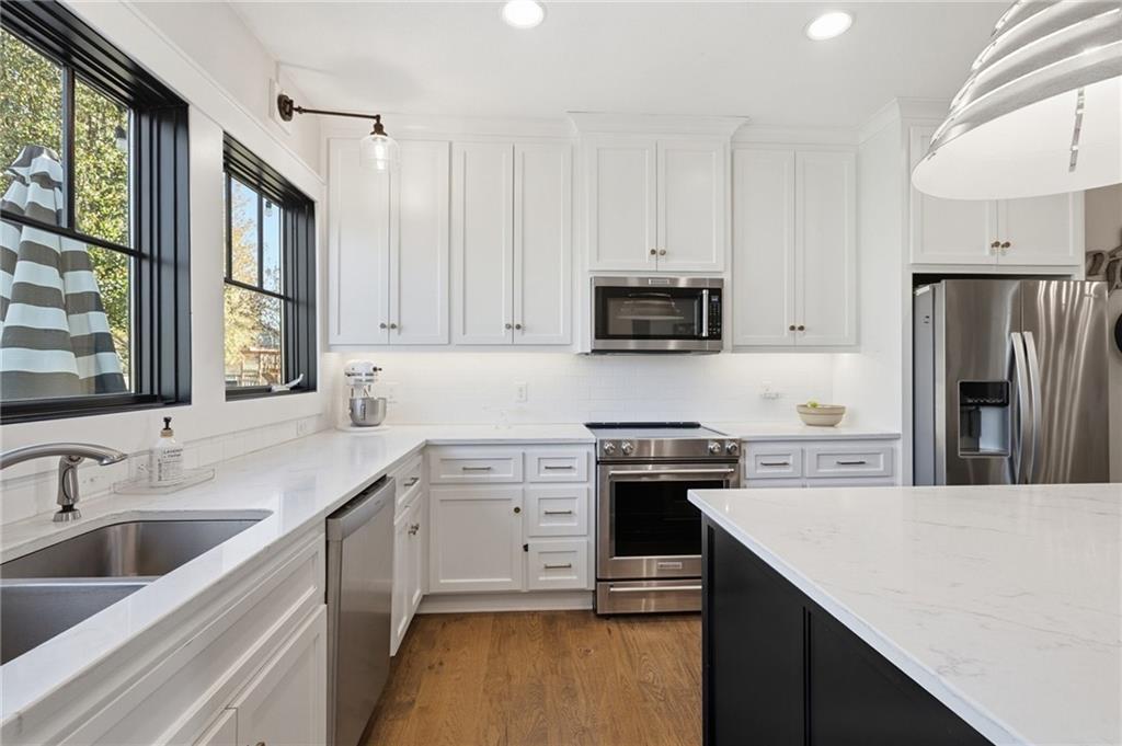 1210 Signal Lake Court