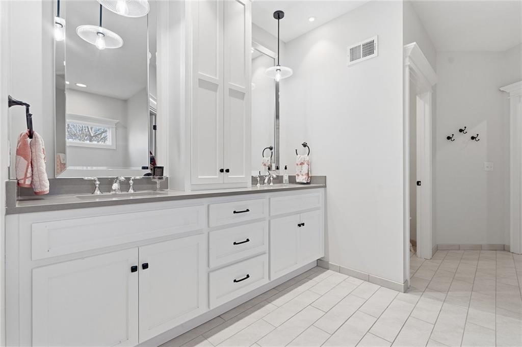 1210 Signal Lake Court