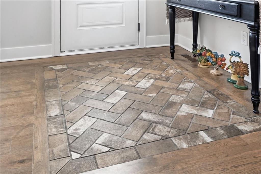 1210 Signal Lake Court