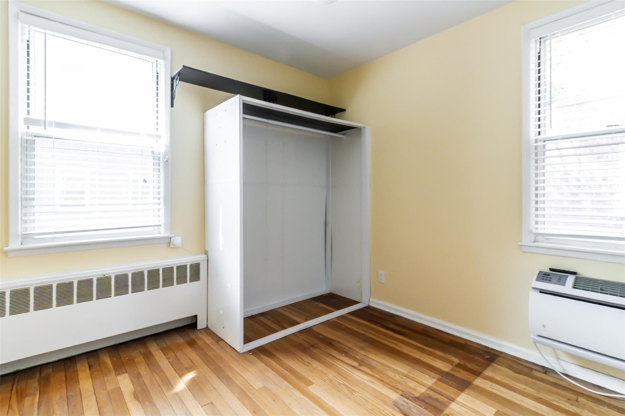 325 Palmer Terrace Unit: 1D