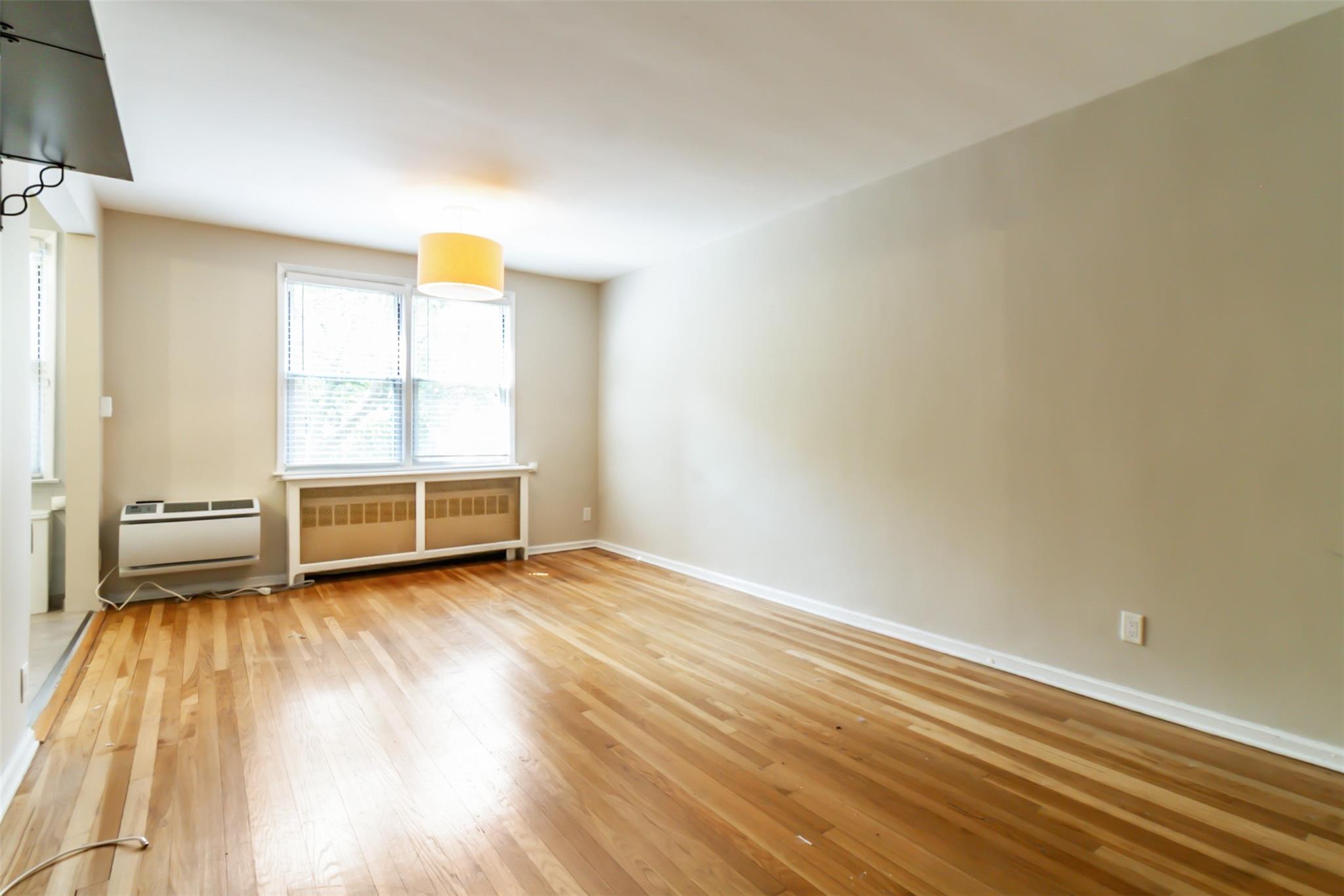 325 Palmer Terrace Unit: 1D