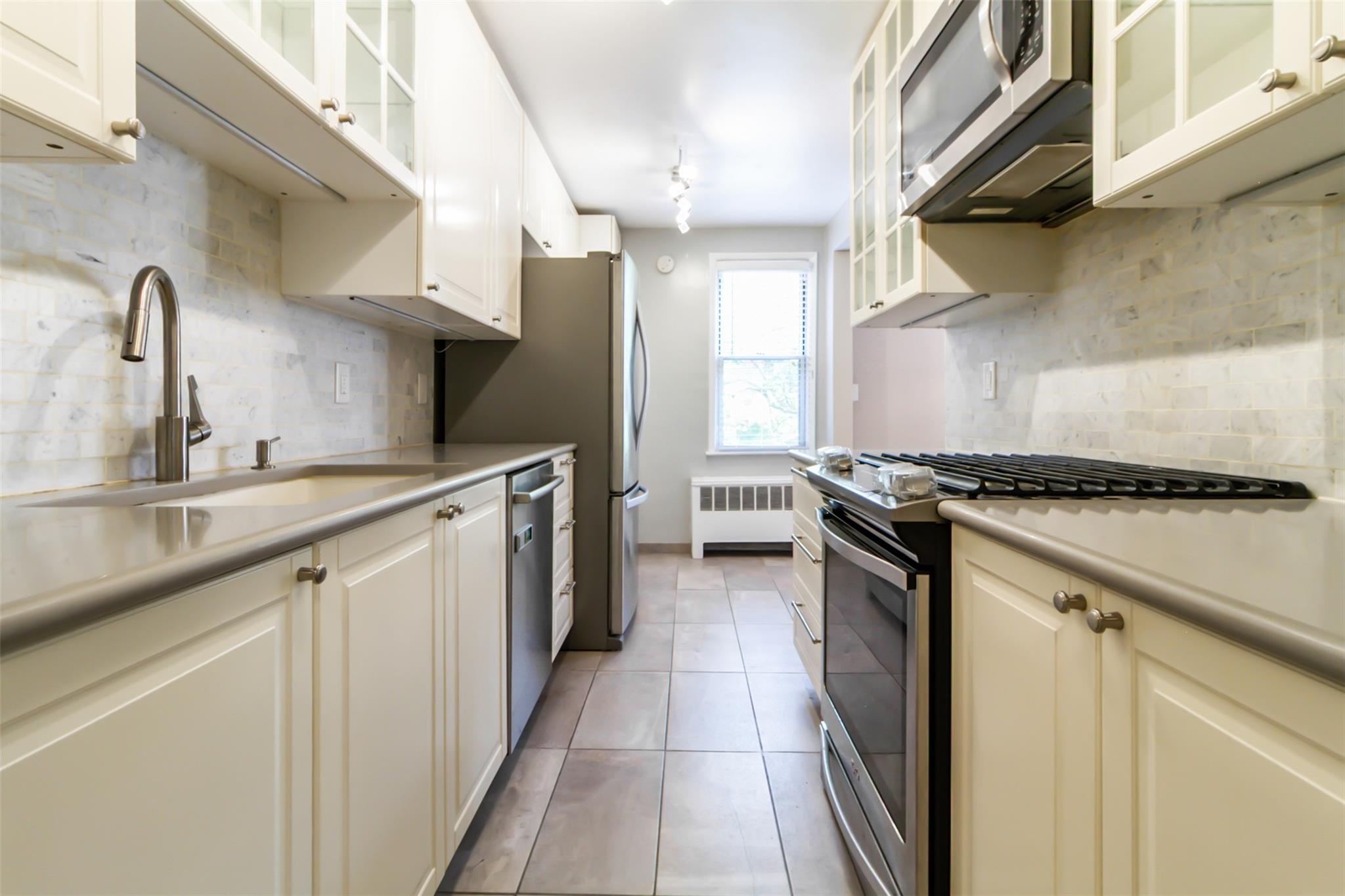 325 Palmer Terrace Unit: 1D