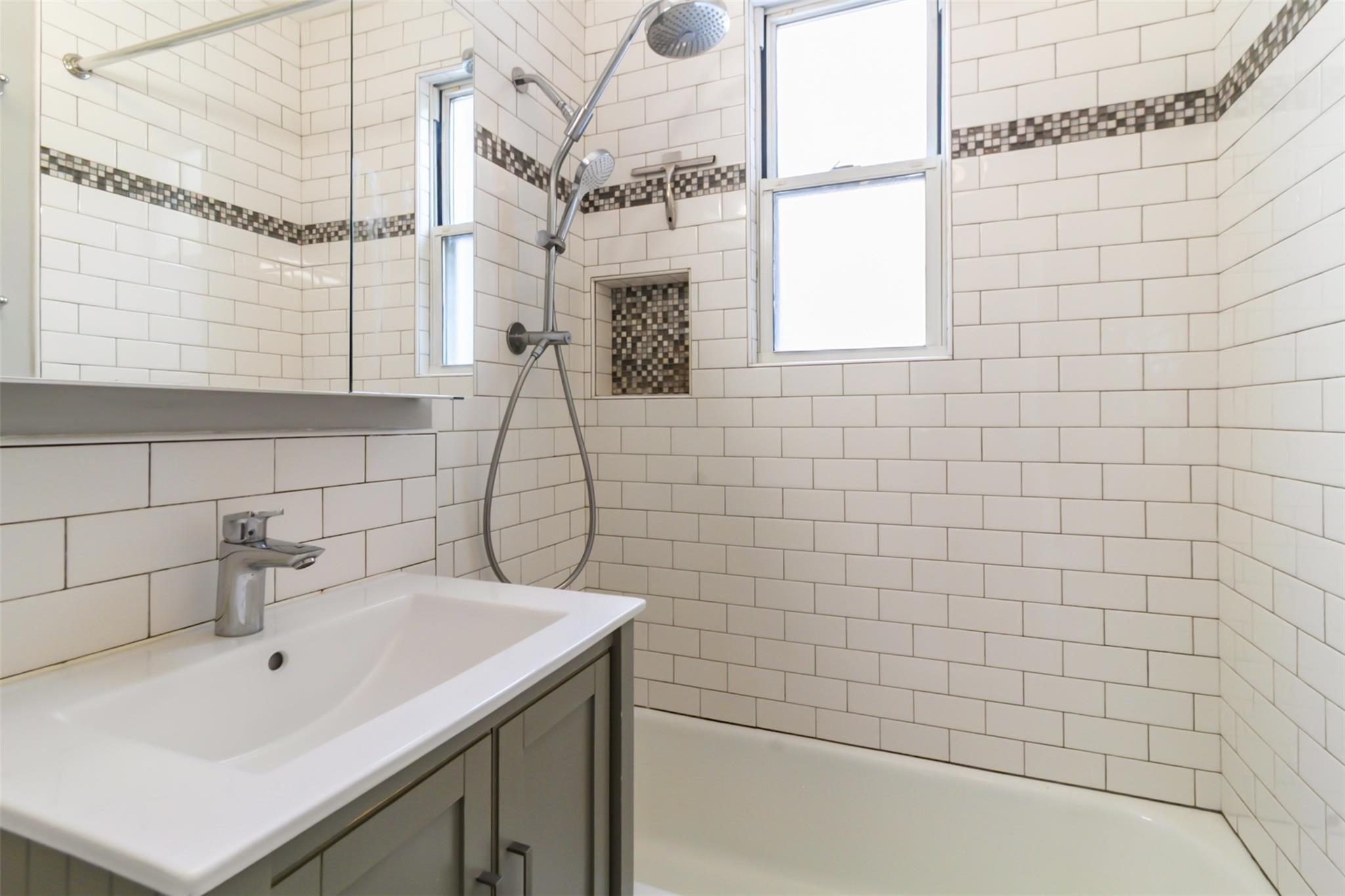 325 Palmer Terrace Unit: 1D