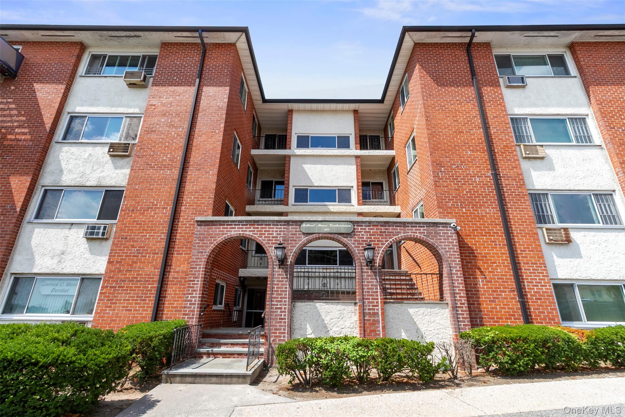 900 Midland Avenue Unit: 2E