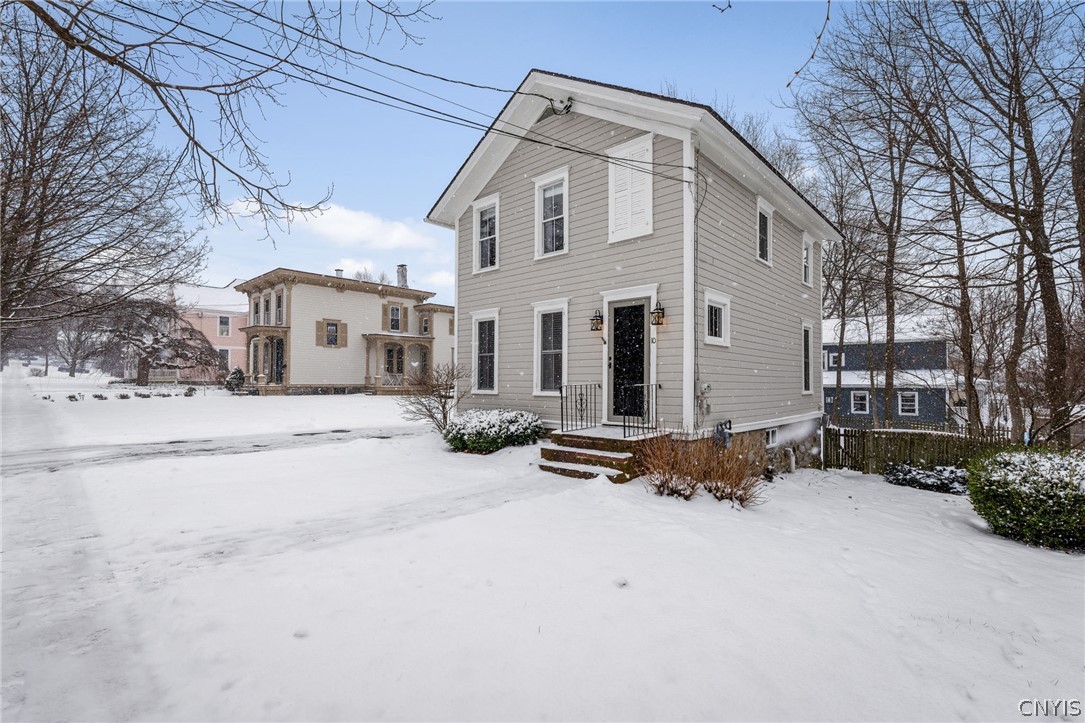 10 Elizabeth Street E