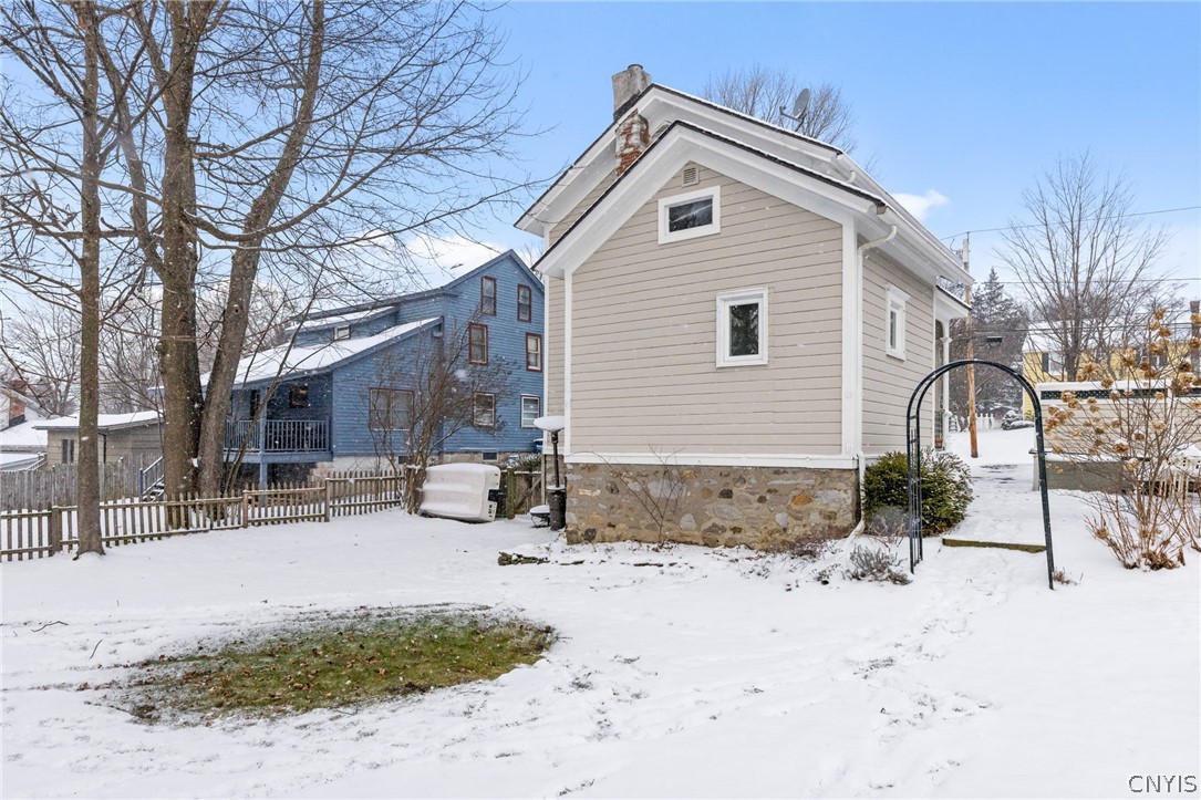 10 Elizabeth Street E