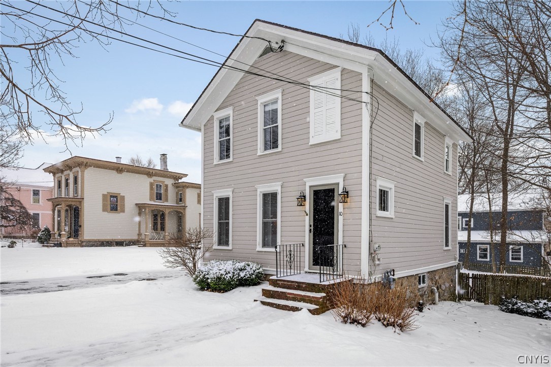 10 Elizabeth Street E
