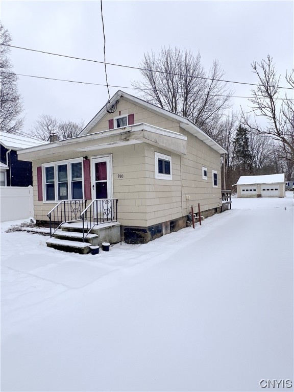 930 Old Seneca