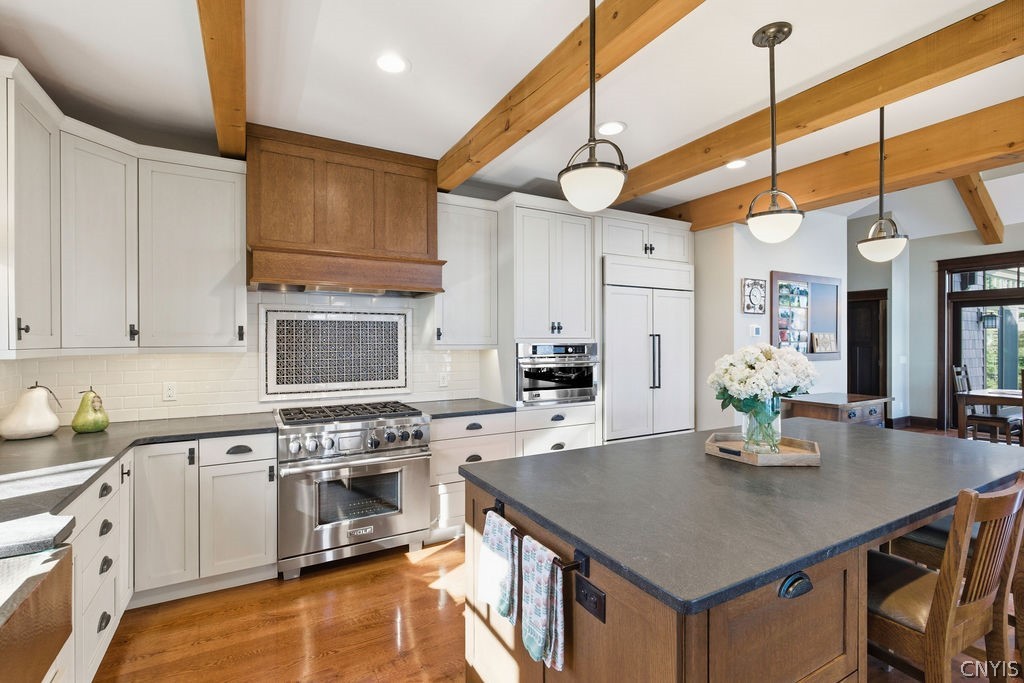 1760 Tamarack