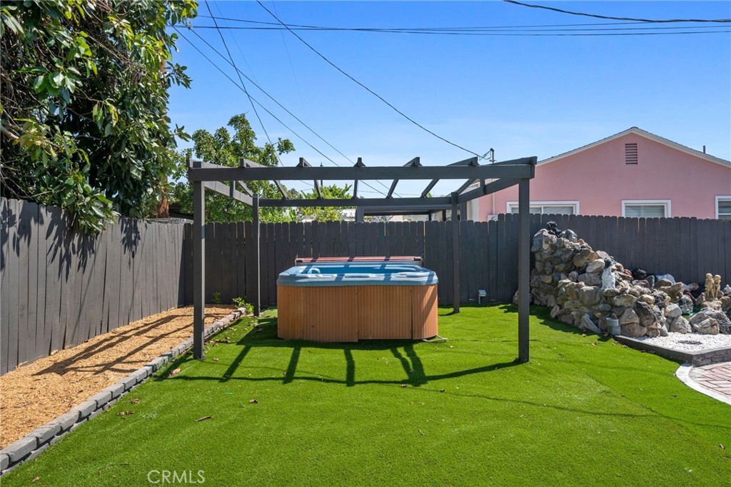 2945 W Bridgeport Avenue