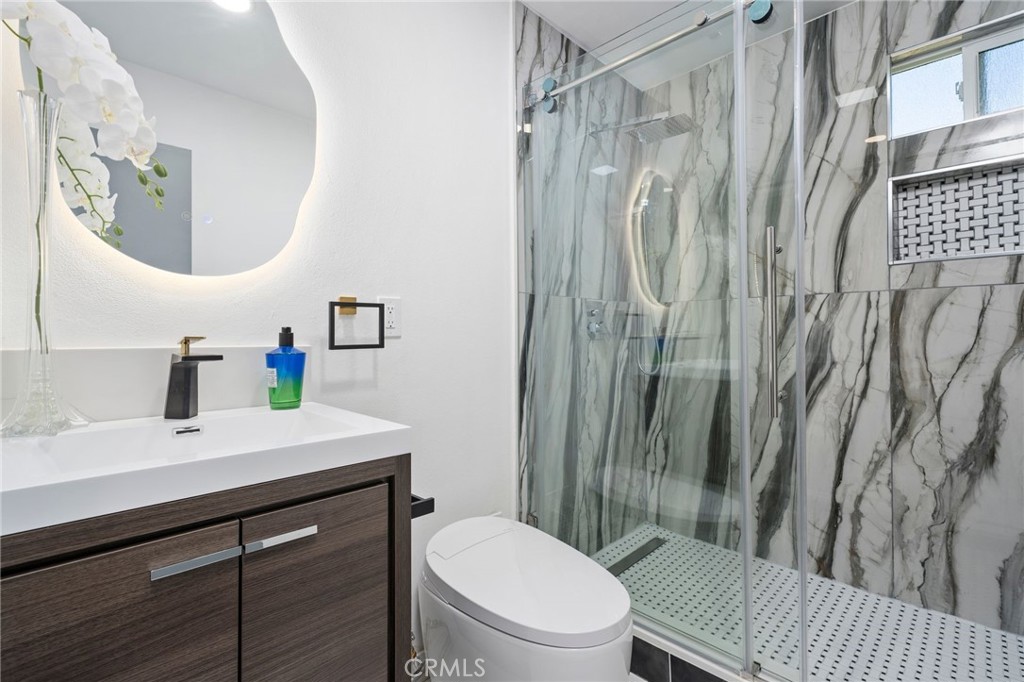 2945 W Bridgeport Avenue