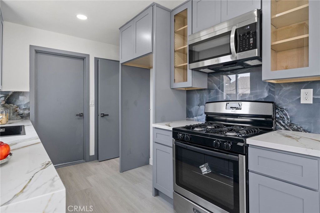 2945 W Bridgeport Avenue