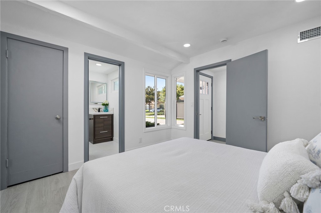 2945 W Bridgeport Avenue