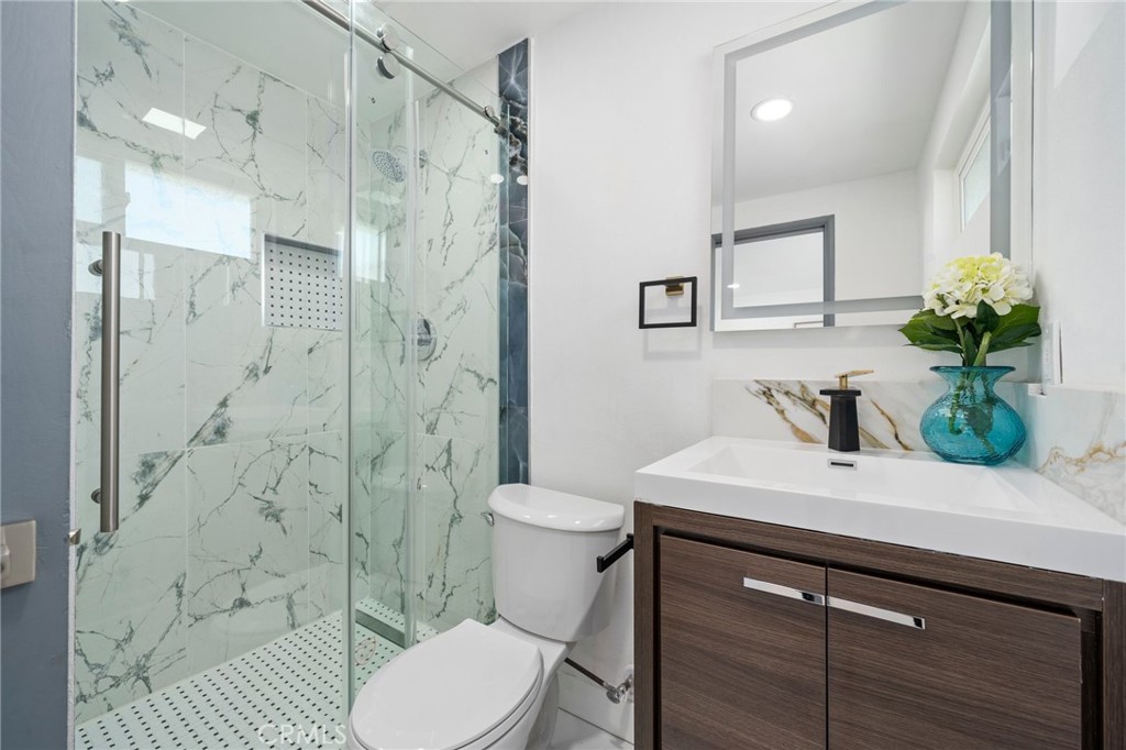 2945 W Bridgeport Avenue