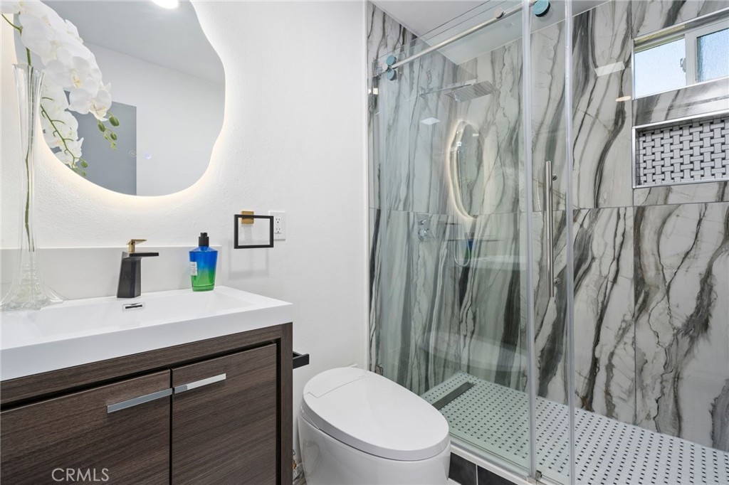 2945 W Bridgeport Avenue