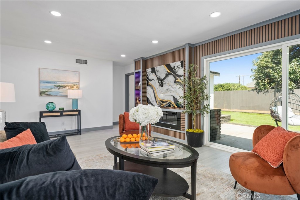 2945 W Bridgeport Avenue