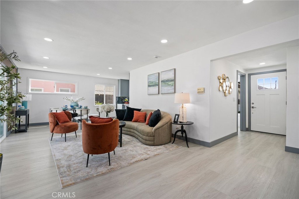 2945 W Bridgeport Avenue