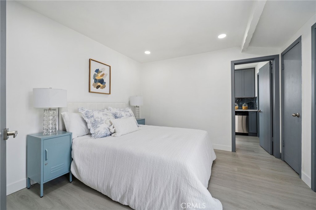 2945 W Bridgeport Avenue