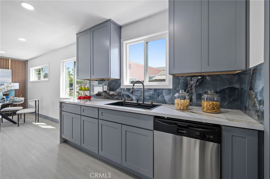 2945 W Bridgeport Avenue