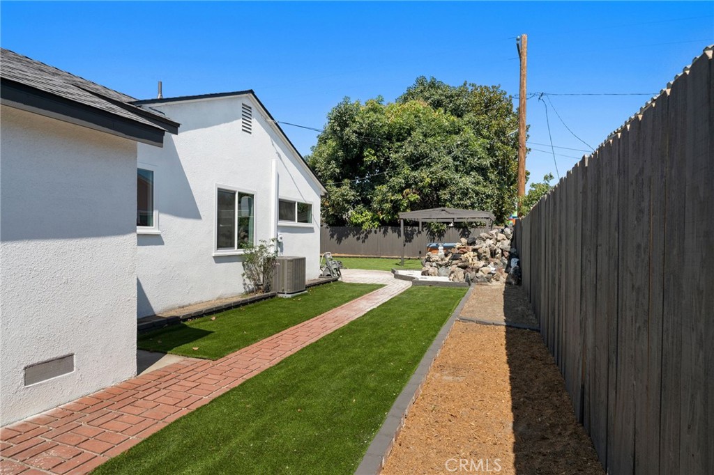 2945 W Bridgeport Avenue