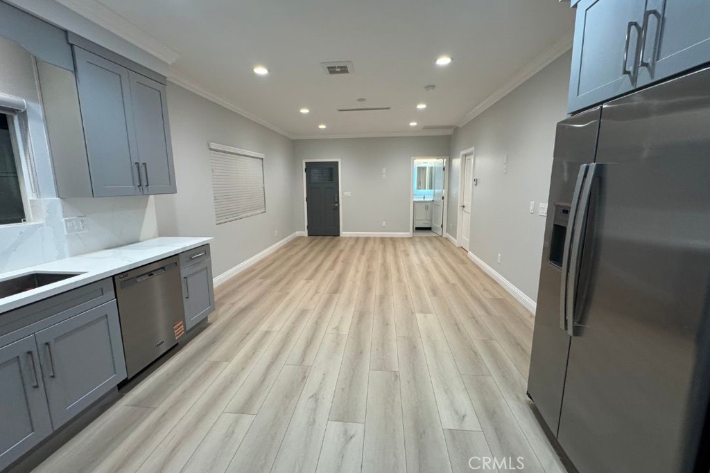 500 N RESH Place B