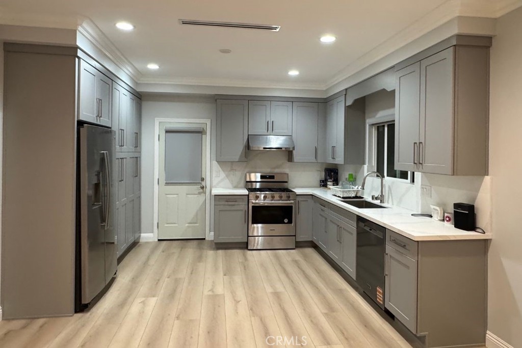 500 N RESH Place B