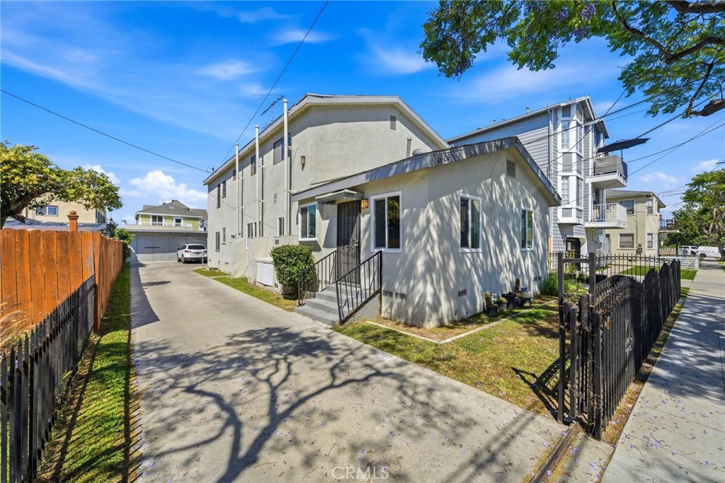 1609 E 6th
