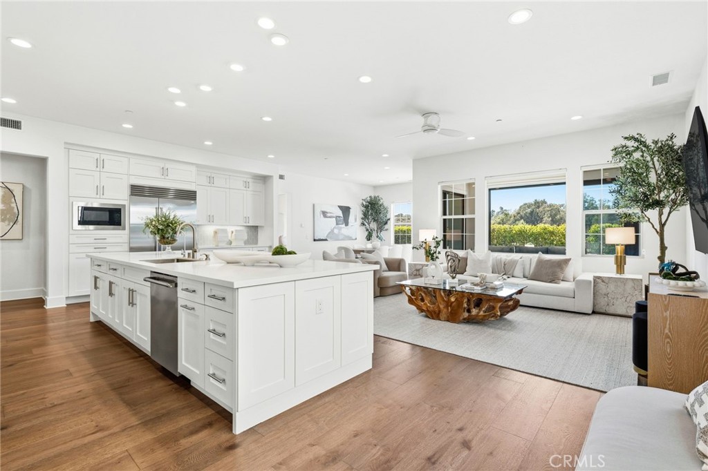 5201 Goldenrod Cir