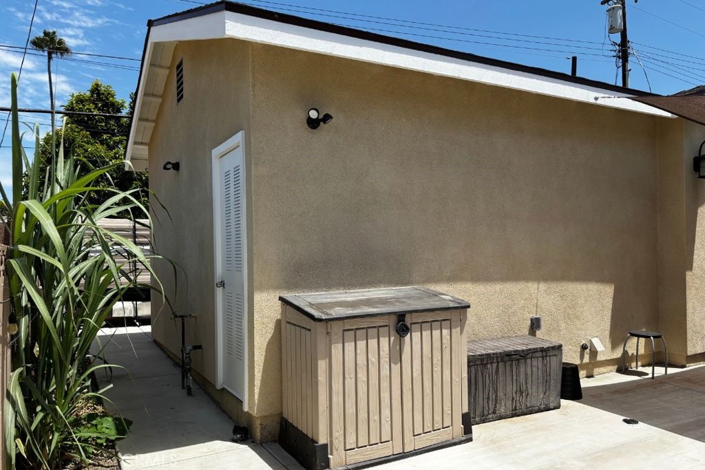 2491 W Harriet B
