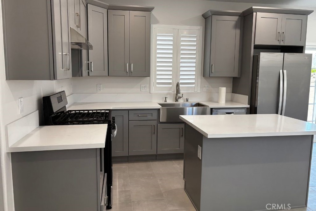 2491 W Harriet B