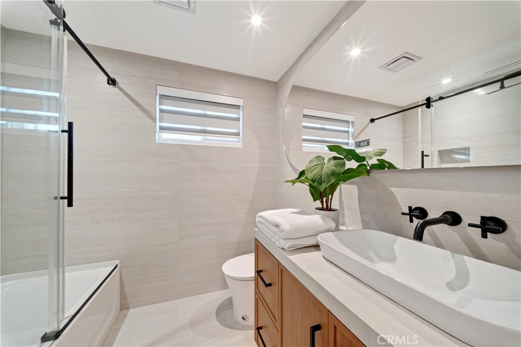 5381 Laverne Circle