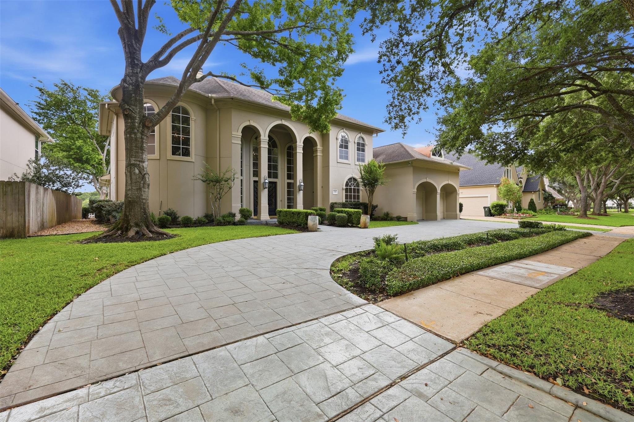 3315 Riviera Drive