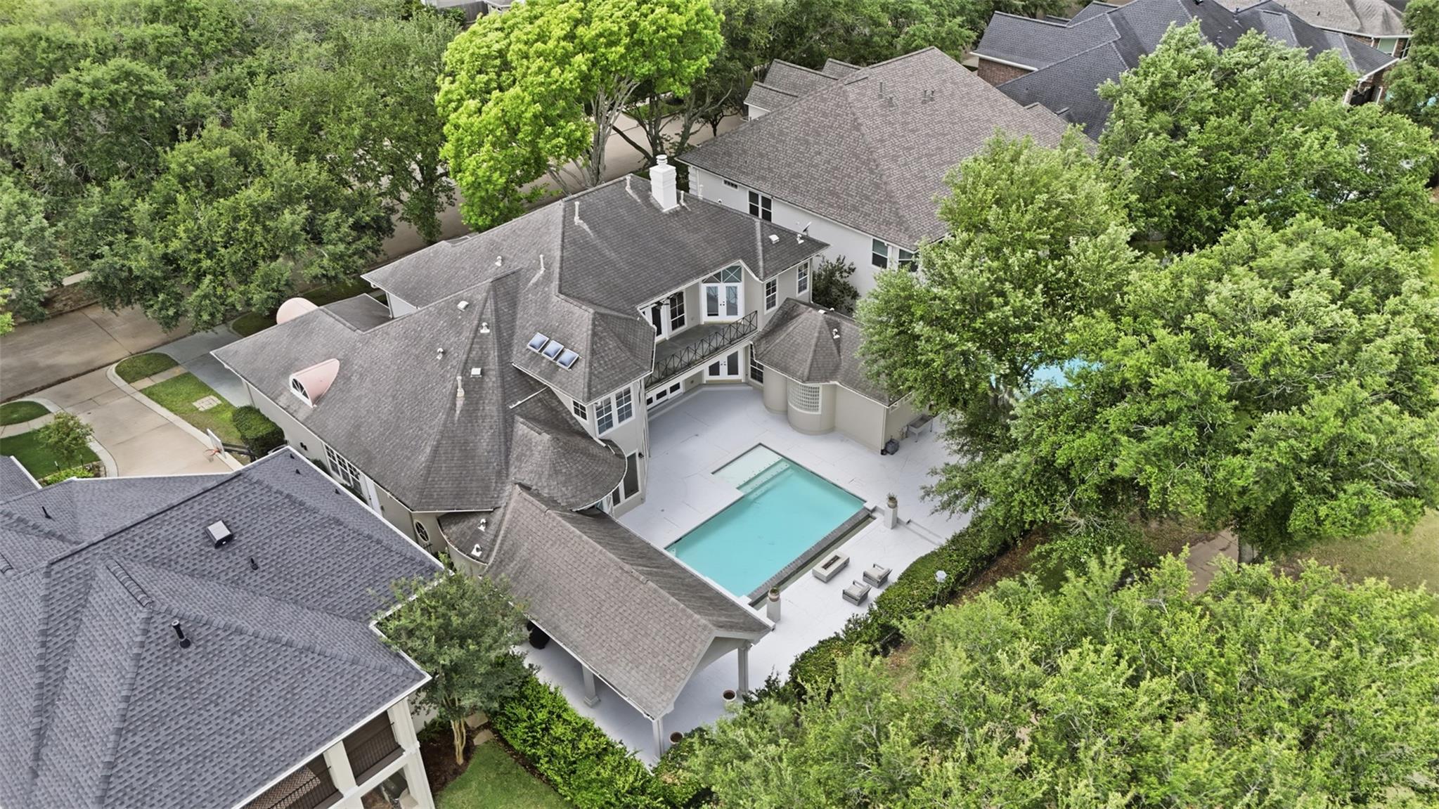 3315 Riviera Drive
