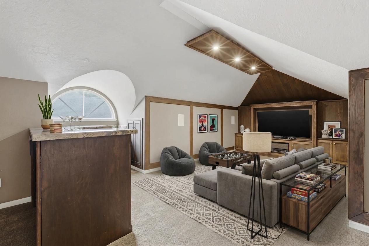 3315 Riviera Drive
