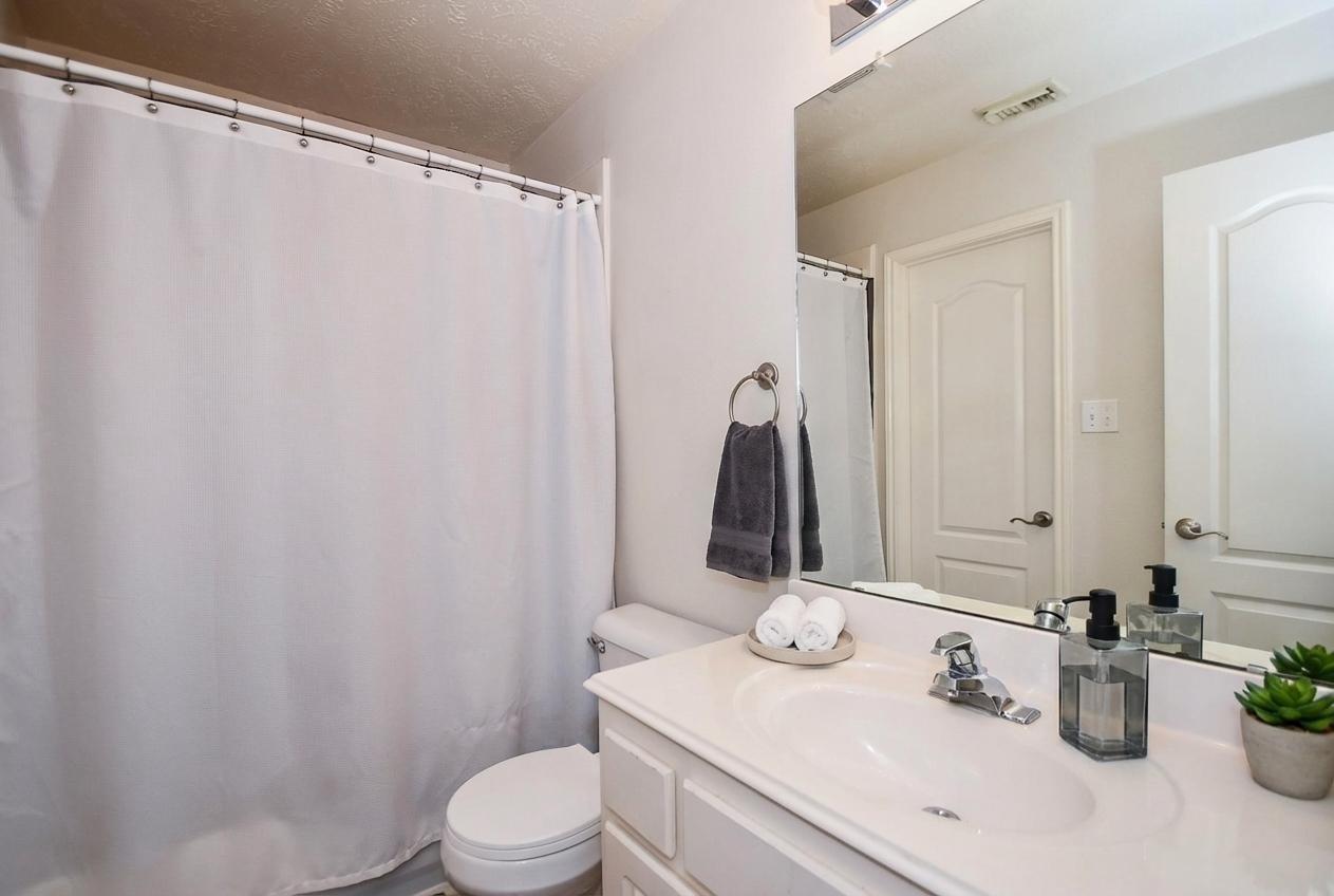 2135 Stacy Knoll