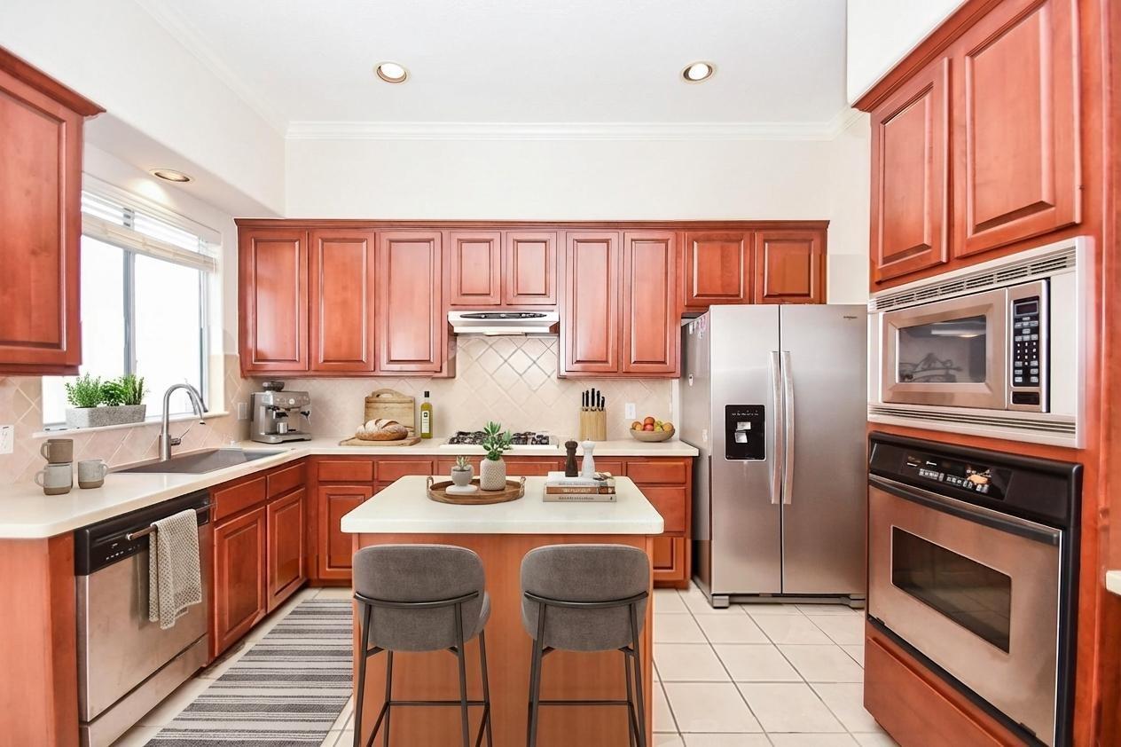 2135 Stacy Knoll