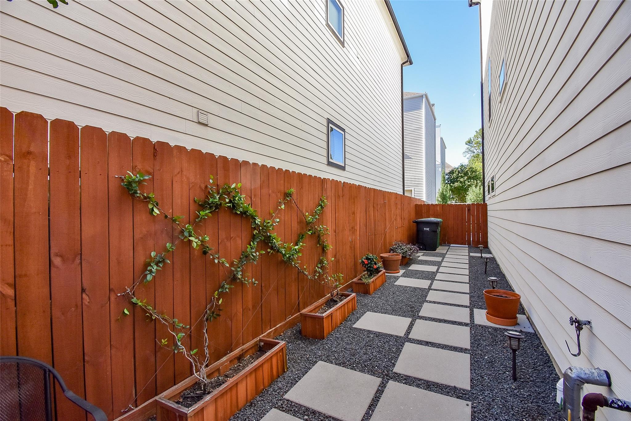 918 W 25th Street Unit: E