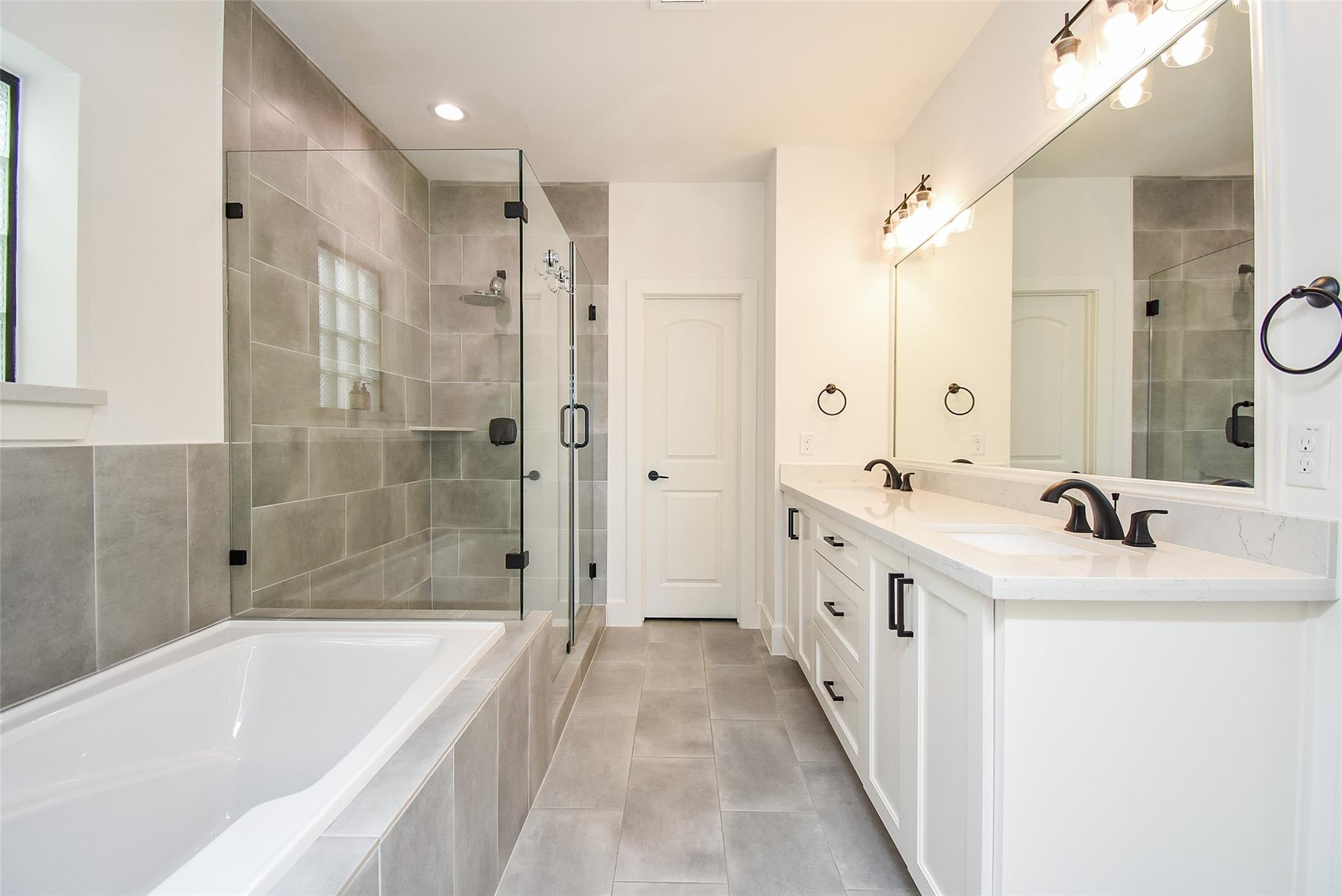 918 W 25th Street Unit: E