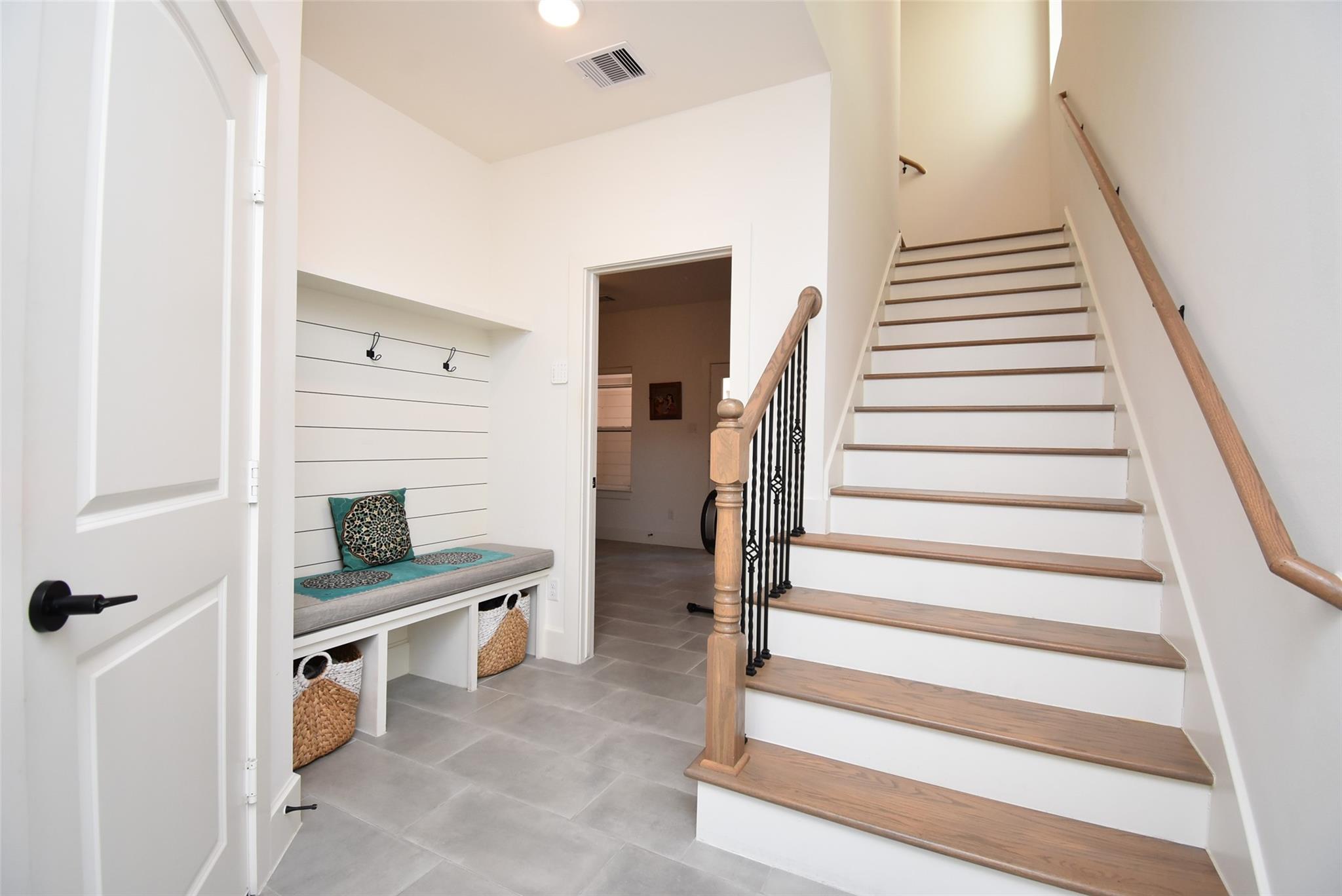 918 W 25th Street Unit: E